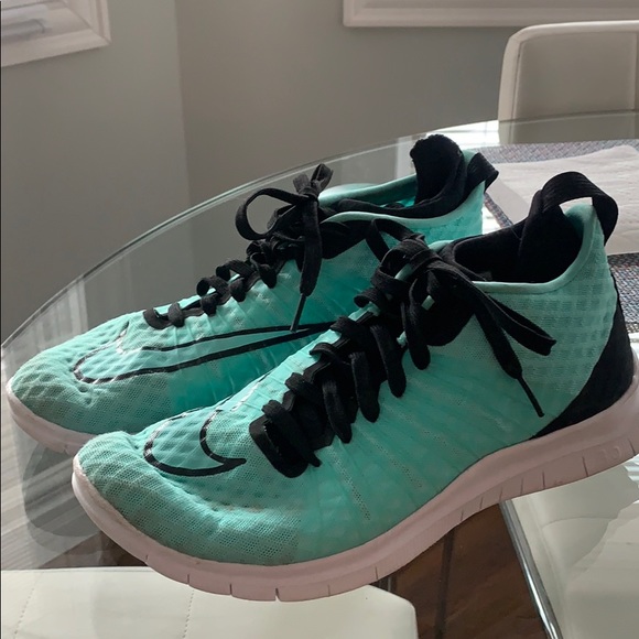 Nike Sneakers - Picture 1 of 2